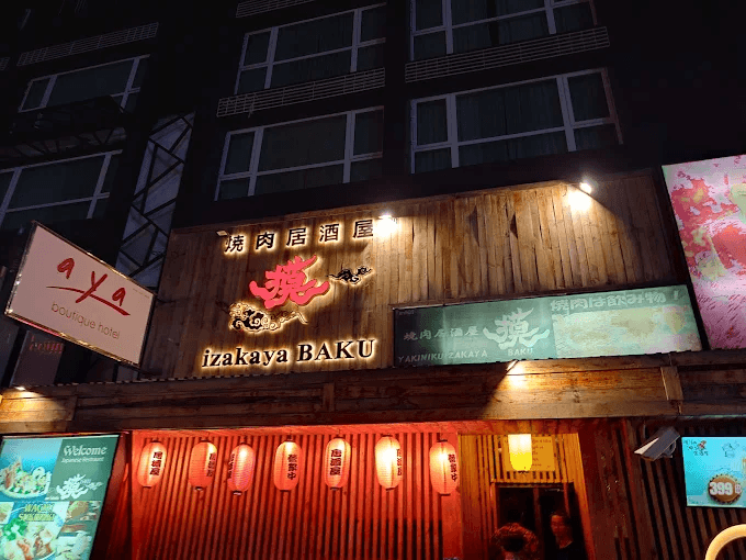 Premium beef set on charcoal BBQ grill — Izakaya Baku